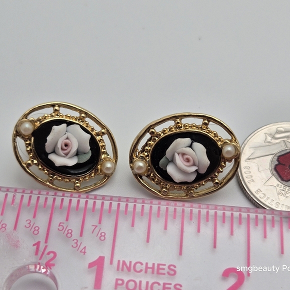 Cameo Flower Earrings w/Faux Pearl Oval Studs Vintage 3D - Picture 4 of 8